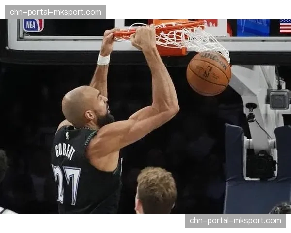 森林狼轻取开拓者,戈贝尔镇守内线,对手油漆区得分仅28分 森林狼轻取开拓者,戈贝尔镇守内线,对手油漆区得分仅28分